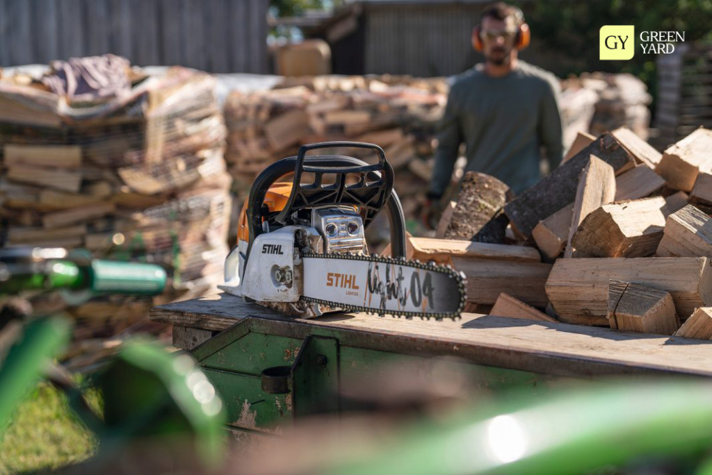 легка бензопила STIHL для обрізки гілок