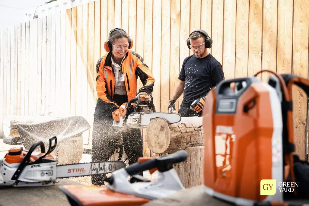 бензинова та акумуляторна техніка STIHL для догляду за ділянкою